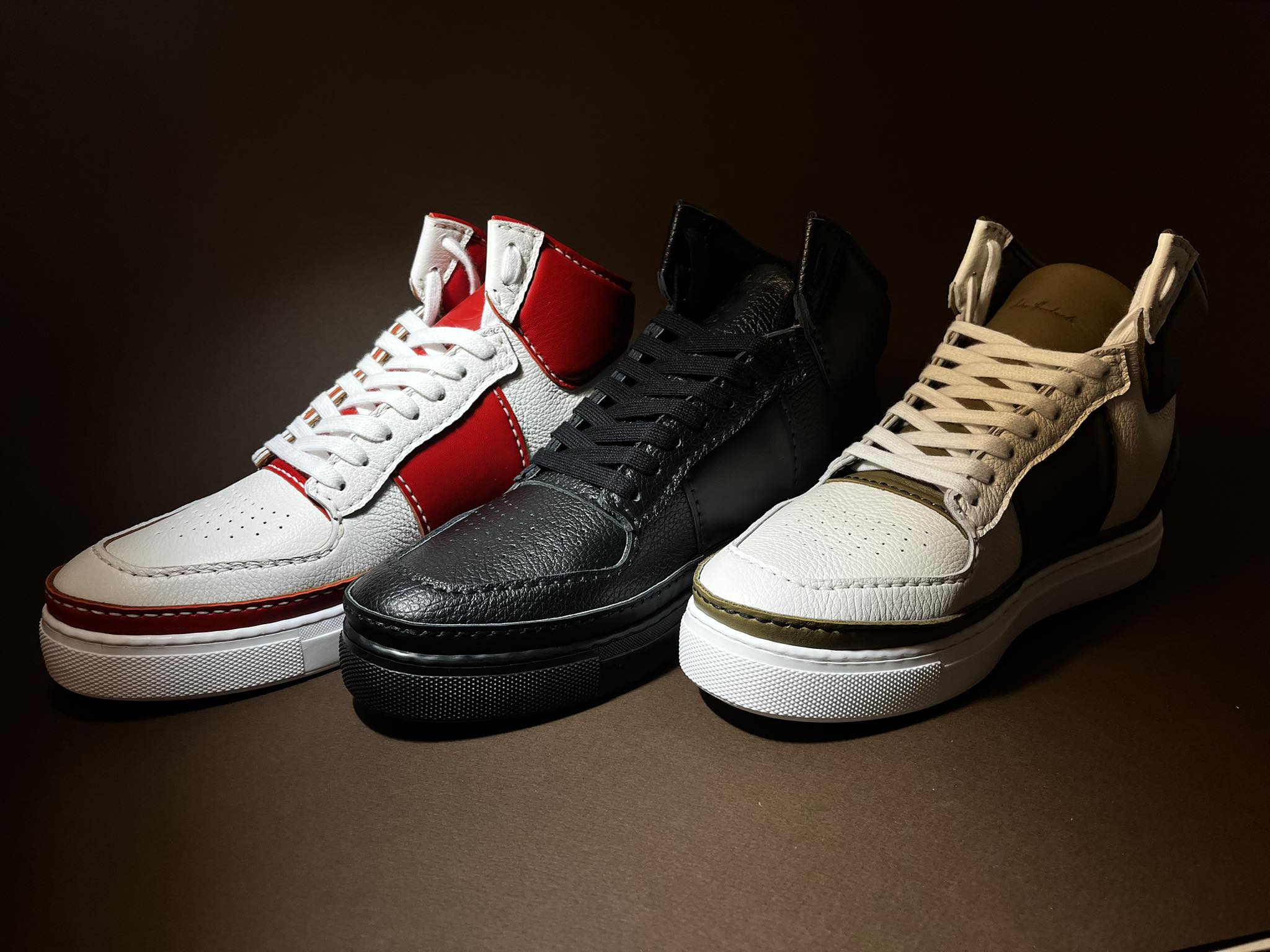 Sneakerși din piele naturală